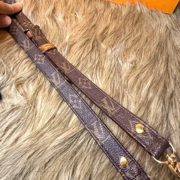Louis Vuitton Monogram crossbody strap - Picture 9 of 10